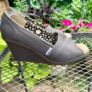 TOMS wedges